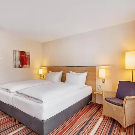 Hotel H+
